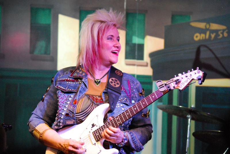 Jennifer Batten live at Club il Giardino